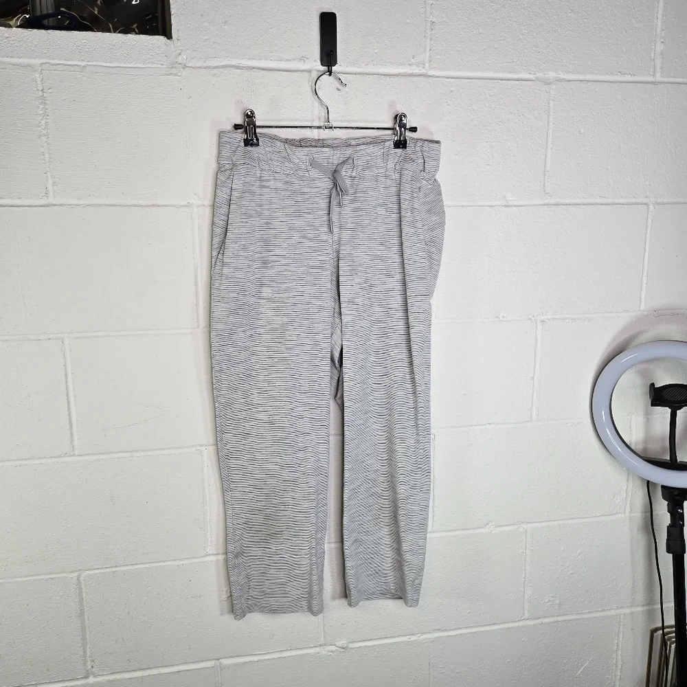 Lululemon mid rise barrel leg cropped pants